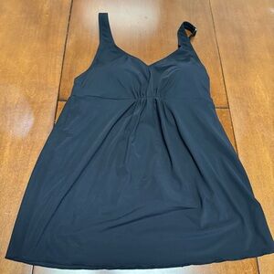 NWT L.L. Bean Black Shaping Soft Drape Swimwear Tankini Top Size 12 Shelf Bra